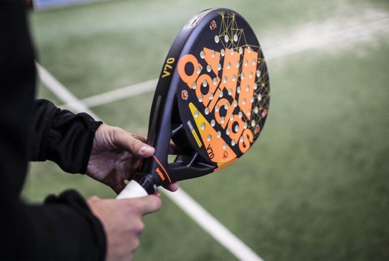 Adidas padelracket och padelskor