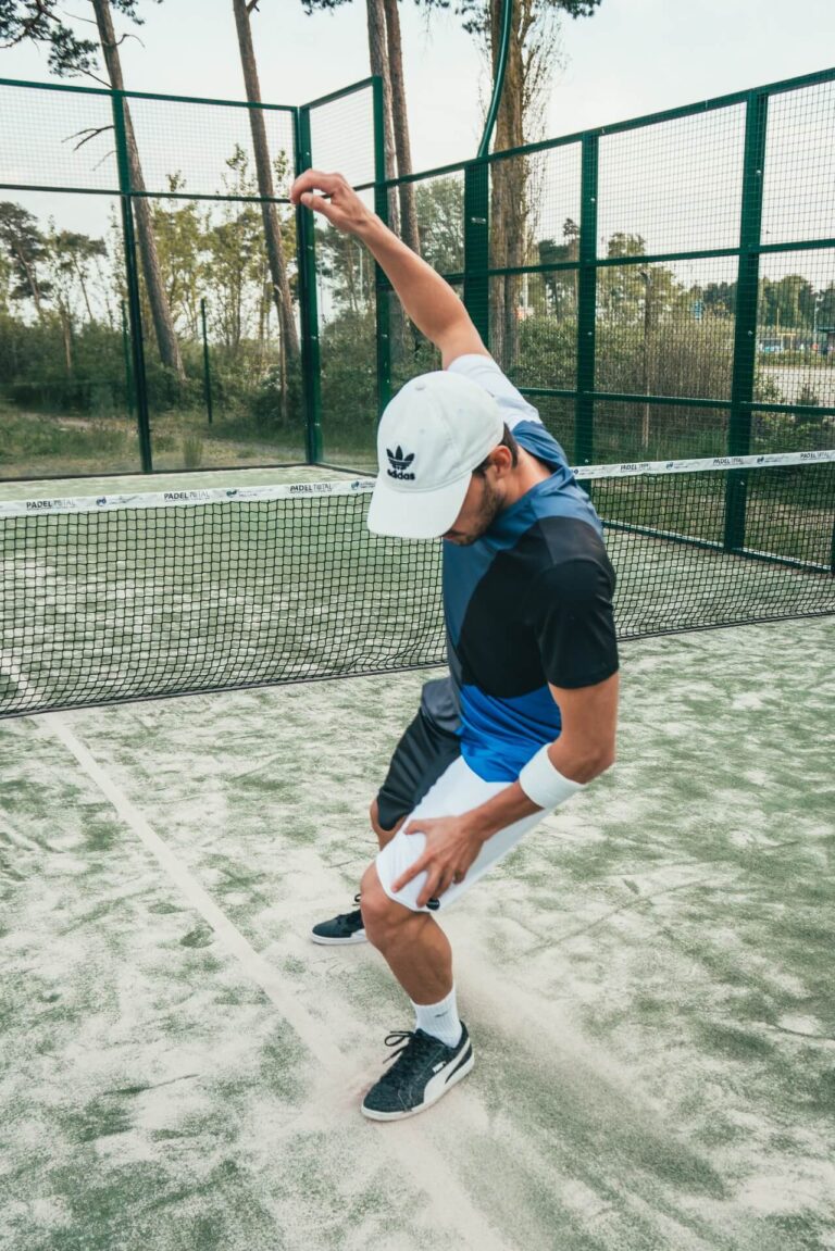 Övningar för att motverka padelarmbåge och rehab behandling
