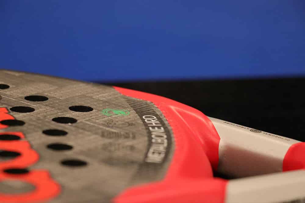 Adidas Metalbone HRD 3.1 ytan på racket